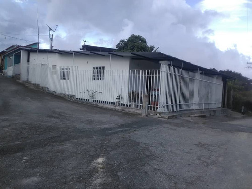 Imagen 3 de 13 de En Venta Casa Con Terreno Ubicada En Tovar Estado Mérida