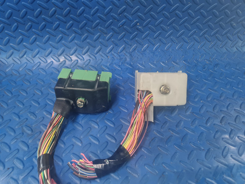 Arnes Conector Caja Fusibles Jeep Liberty 3.7 Litros 2003 (Usado)
