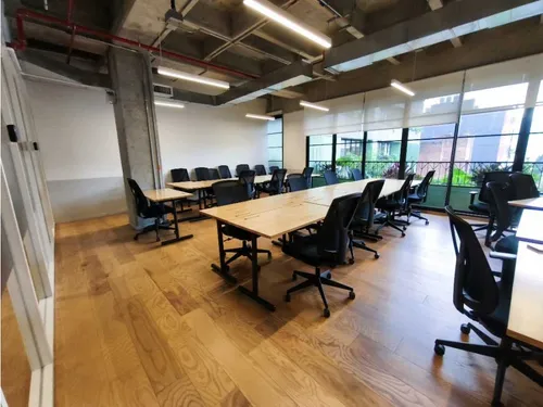Oficina Amoblada Arriendo De 1.306m2 En Medellín Poblado
