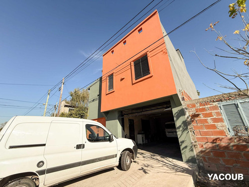 Casa En Venta - 5 Dormitorios 3 Baños - Villa Elvira