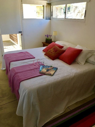 Imagen 17 de 29 de Jardin Con Piscina, Terraza Con Parrillero