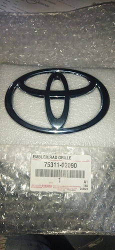 Emblema Parrilla Toyota Corolla New Sensación Original 