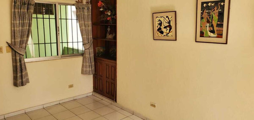 Vendo Amplio Local Comercial En Zona Universitaria.