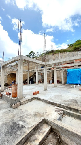 Imagen 1 de 11 de Casa En Construccion Sector Merida Colinas De Carrizal 