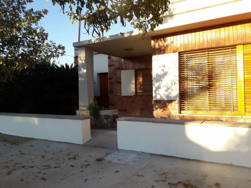 Casa En Venta - 3 Dormitorios 1 Baño - 320mts2 - Leones, Marcos Juárez, Córdoba