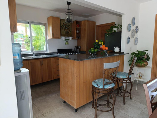 Casa Amueblada En Alquiler Y Venta En Punta Cana, Residencial Primaveral 2, Con Piscina, 3 Habitaciones, 2niveles