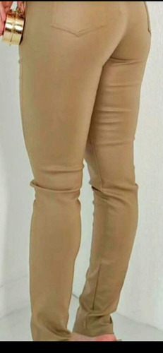 Calça Resinada Feminina: Estilo E Impacto!