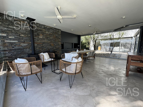 Casa En Alquiler Anual Al Lago En Altamira, Rincón De Milberg