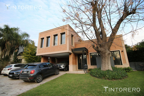 Casa En Venta En Barrio Privado Altos Del Sol. Financiación.