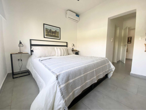 Venta De Excelente Casa. Barrio Santa Elena, Pilar Del Este