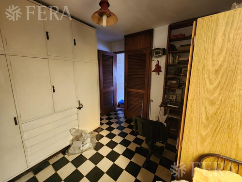 Venta De Casa De 3 Ambientes Con Cochera Y Quincho En Quilmes Oeste