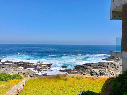 Maravillosa Y Fina Casa En Primera Línea En Venta