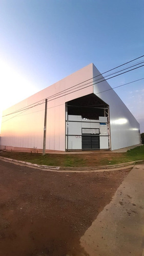 Imagen 3 de 9 de Vendo Imponente Galpón Av. Monte Carlos Esquina Córcega.