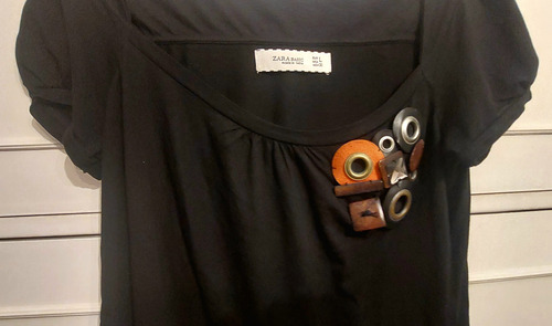 Remera Zara Top Negro Aplique Piedras Botones M Mc Imp.india (Usado)