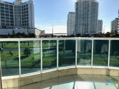 Apartamento En Alquiler A Una Cuadra Del Mar (playa Mansa) En Torre Nueva, Con Todos Y Excelentes Servicios .