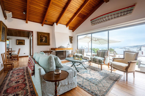 Casa En Un Sitio Único A Pasos De La Playa De Zapallar