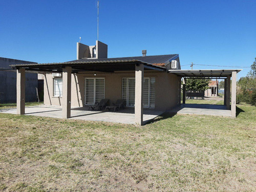 Casa En Venta - 2 Dormitorios 2 Baños - Cocheras - 1.000mts2 - San Rafael