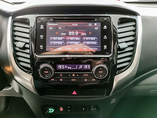 Imagem 10 de 17 de Mitsubishi L200 Triton 2.4 16v Turbo Sport Hpe Cd 4x4