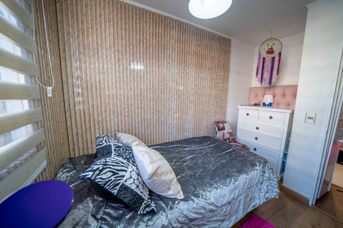 Casa Remodelada De Tres Pisos Y 4 Dormitorios En Condominio