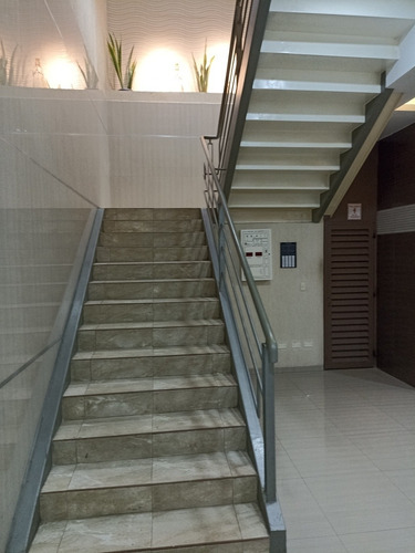 Imagen 2 de 7 de Se Vende Local Comercial En El C.c Vitali Center En Plc