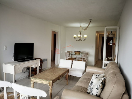 Imagen 11 de 30 de Venta De Apartamento En Punta Del Este, Avda Chiverta A Metros De La Playa Brava Y Mansa