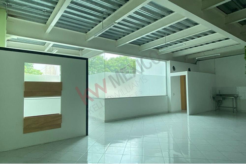 Edificio En Venta En Calzada De Los Jinetes /generando Rentas