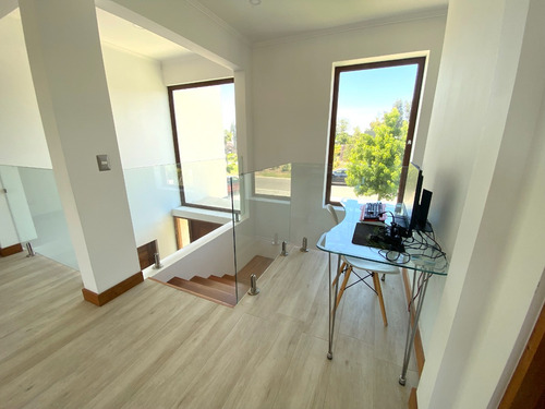 Excelente Casa En El Centro Del Condominio Golf Los Lirios