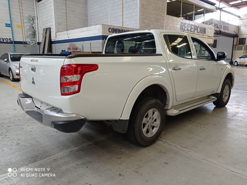 Imagen 5 de 15 de Mitsubishi L200 2018 2.4 Cabina Doble 4x2 Mt