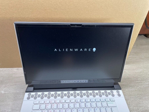 Imagen 2 de 4 de Alienware M15 Gaming Laptop R4 Lunar Light, I7-10870h, 16gbg
