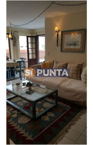 Imagen 3 de 27 de Apartamento De 2 Dormitorios Y 2 Baños A 1 Cuadra De Gorlero, Con Gran Terraza Y Parrillero Propio.