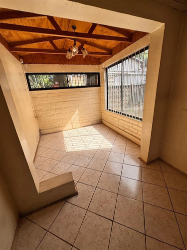 Casa En Los Fresnos, 3d, 2b Con Excelente Distribución