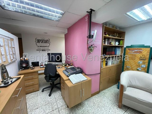 Oficina Completamente Operativa En Venta En Los Cortijos, 25-17194