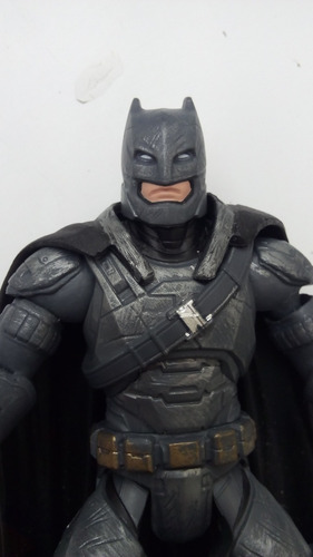Dc Multiverse Batman Con Armadura Y Arma, Suelto!! (Usado)