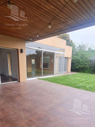 Casa En Venta San Isidro Labrador - 5 Ambientes Con Dependencia De Servicio