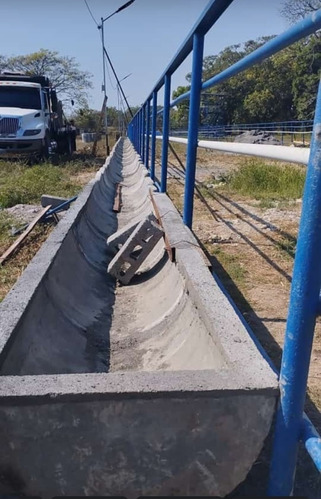 Fabricamos Comederos Concreto Tipo Canal 1 Metro De Longitud