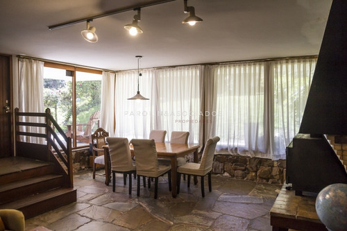 Oportunidad Casa De 3 Dormitorios Con Piscina En Playa Mansa, Punta Del Este- Ref: 3379
