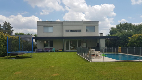 Imagen 2 de 20 de Venta Casa 5 Amb Barrio Cerrado La Montura Pilar