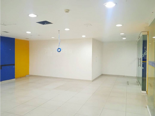 Se Vende Local Comercial A Pie De Calle En Quinta Crespo.