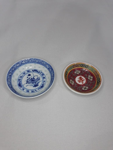 Dos Mini Platitos De Porcelana Oriental Sellados.