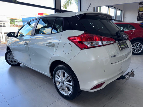 Toyota Yaris 1.3 16V FLEX XL PLUS TECH MULTIDRIVE