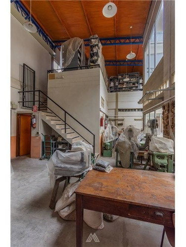 Venta De Local Industrial Y Tres Viviendas!!!
