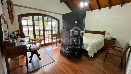 Chalet 6 Ambientes En Haedo Con Fondo Y Pileta.