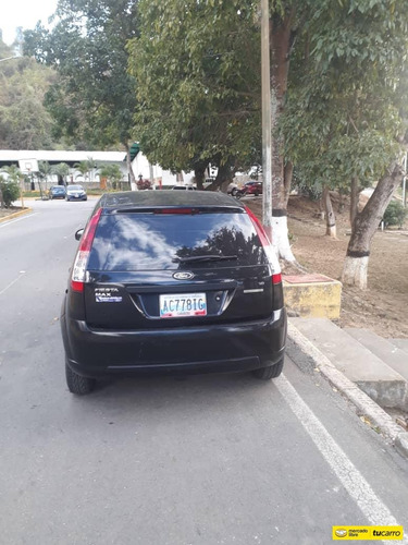 Ford Fiesta Max Automatico