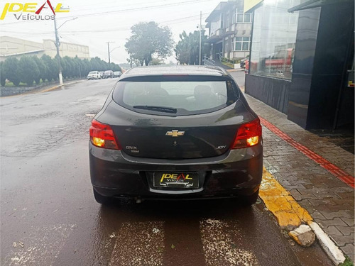 Imagem 5 de 13 de Chevrolet Onix 10mt Joye