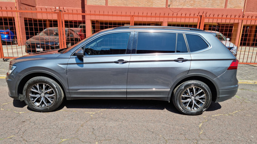 Volkswagen Tiguan Comfortline 7 asientos, 3 filas
