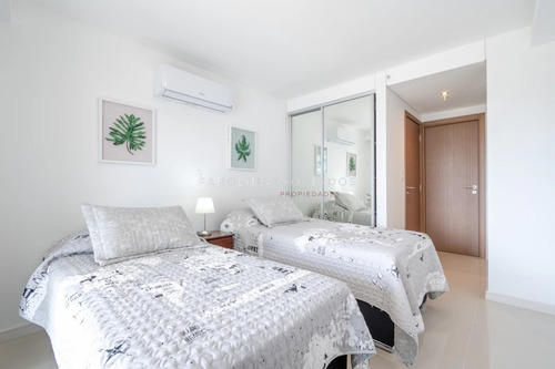 Apartamento En Venta De 2 Dormitorios En Look Brava Tower, Punta Del Este.