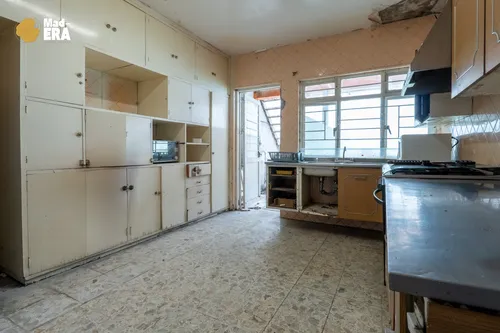 Casa De 4 Recamaras Con Uso De Suelo Comercial Y Jardín Junto Al Centro Médico La Raza