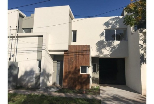 Imagen 2 de 11 de Duplex En Venta En Ituzaingo Norte