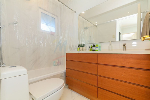 Casa En Venta De 5 Dorm. En Las Condes