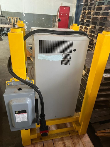 Carregador Empilhadeira Posicharge Svs 300 - 24 V A 96 V (Usado)